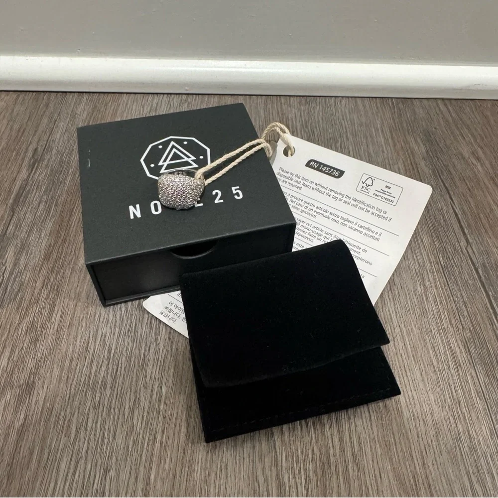 Nove25 Square Signet Brillanti Zircon Ring